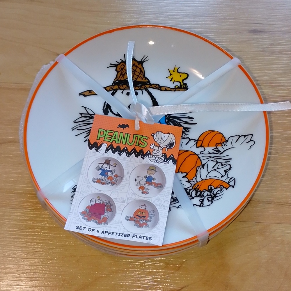 Peanuts Snoopy Halloween Ceramic Appetizer Plates Set 4
